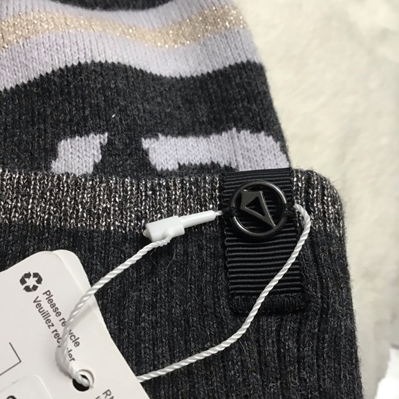 Ivivva reversible beanie NWT - Picture 6 of 7